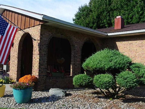 2nd image of 52325 Briarcliff Ln