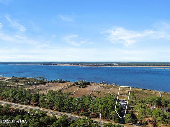 3rd image of 8120 River Road