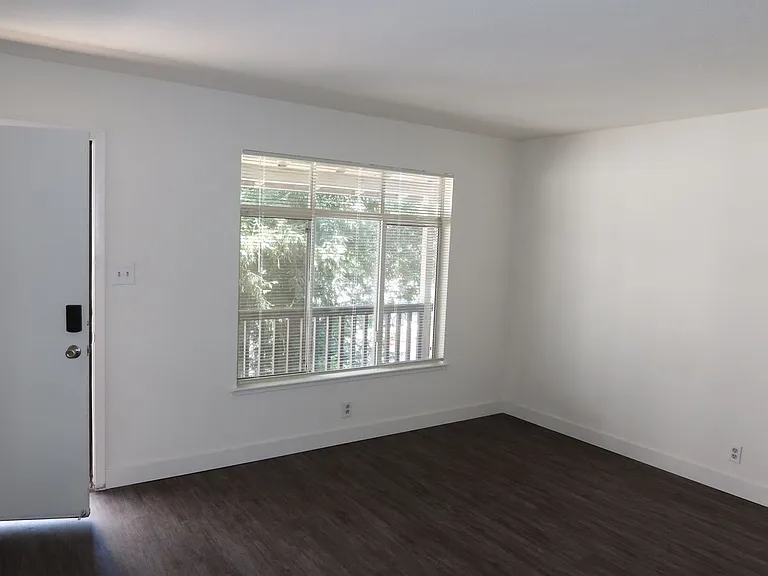 3010 T St — Photo 2