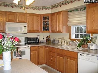 3rd image of 4805 Briarwood Dr