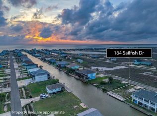 164 Sailfish Dr, Rockport, TX 78382