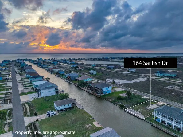164 Sailfish Dr, Rockport, TX 78382