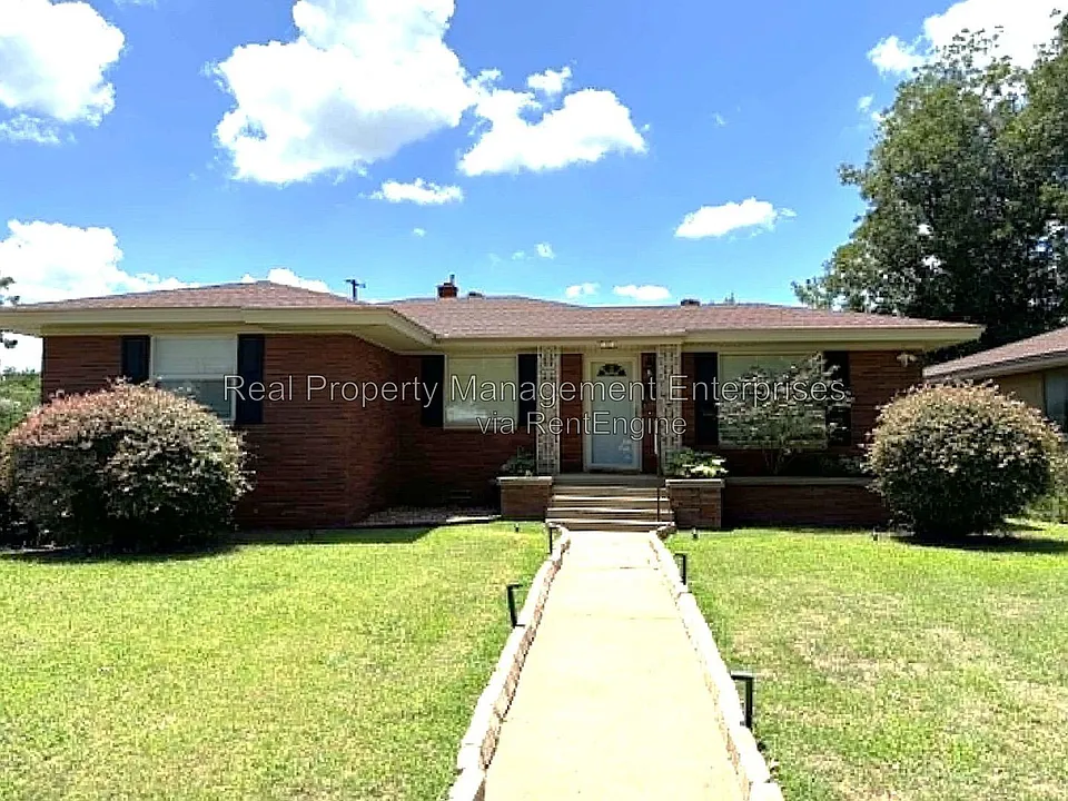 2301 N Warren Ave