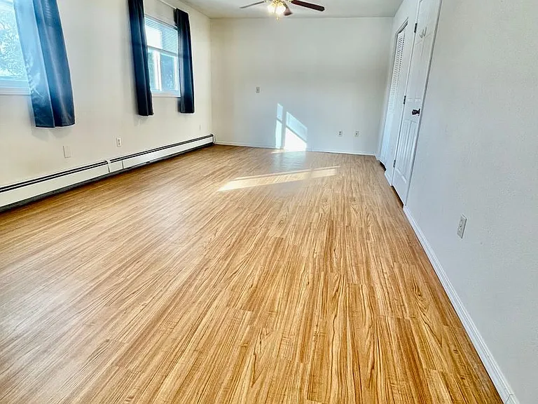 202 Princess Dr — Photo 18