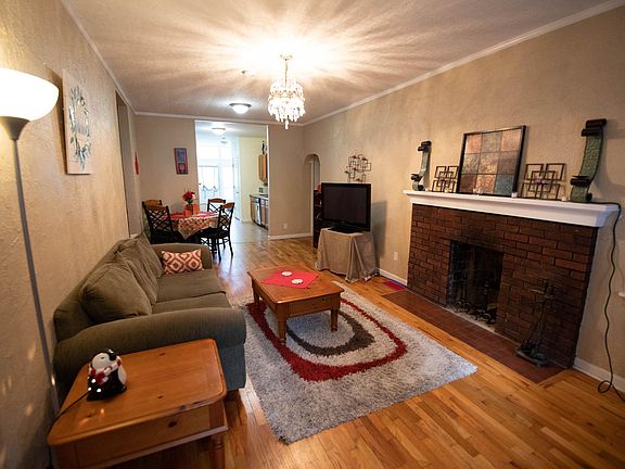 4th image of 803 N Park St