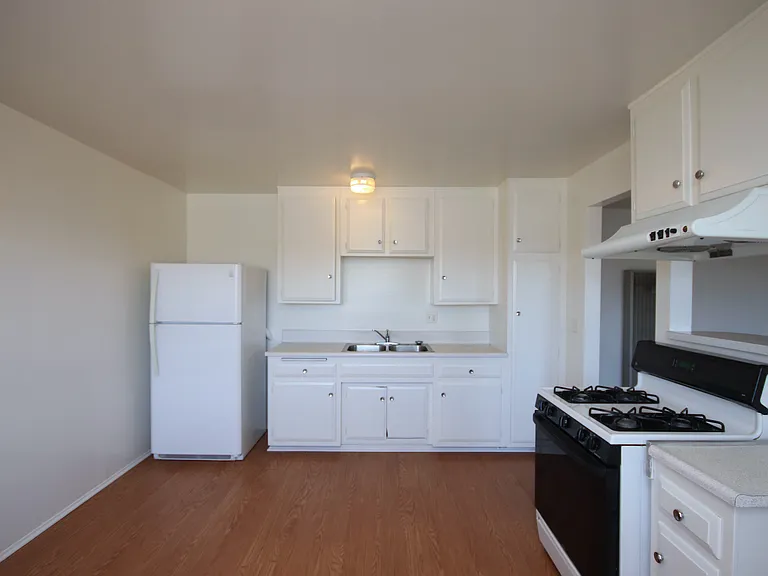 1005 S Marguerita Ave #E — Photo 8