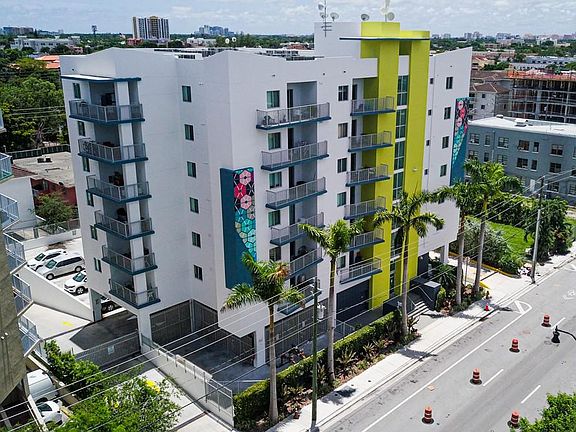 2nd image of 624 SW 1st St #305