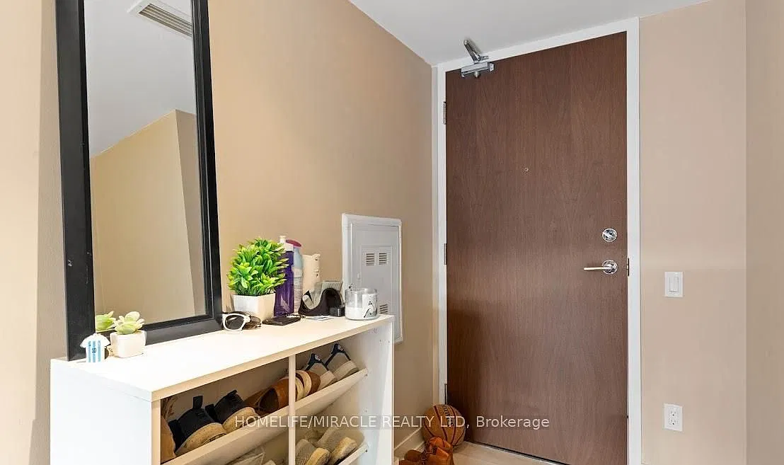 Newton Condos — Photo 3