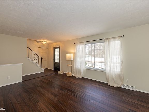 3rd image of 8915 Trailwood Ct