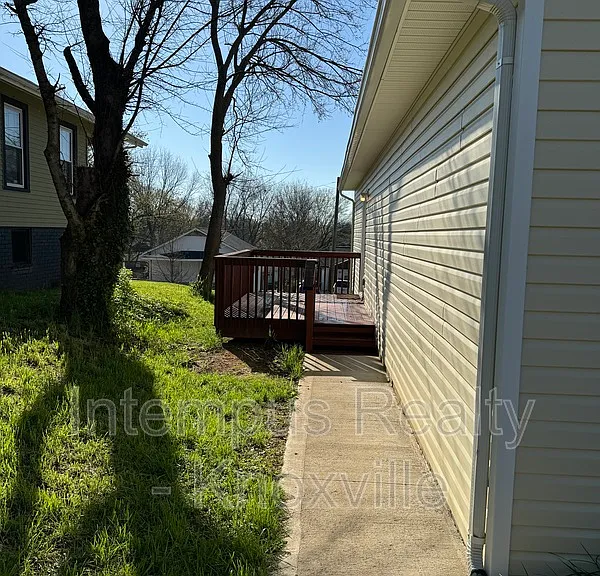 2419 E Glenwood Ave — Photo 23