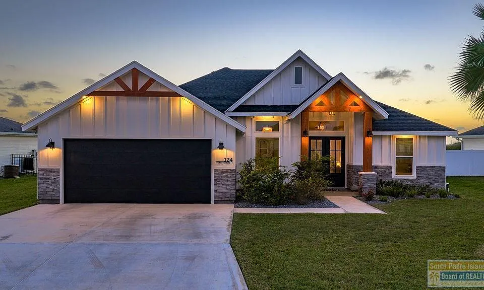 124 Torrey Pines Rd