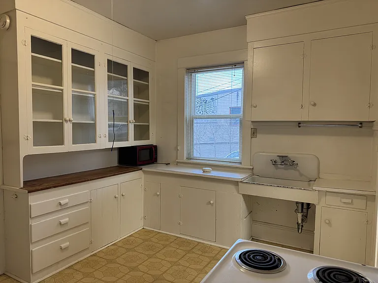 6646 SW Capitol Hwy #1 — Photo 5