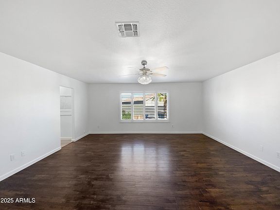 4th image of 41636 W WARREN Lane