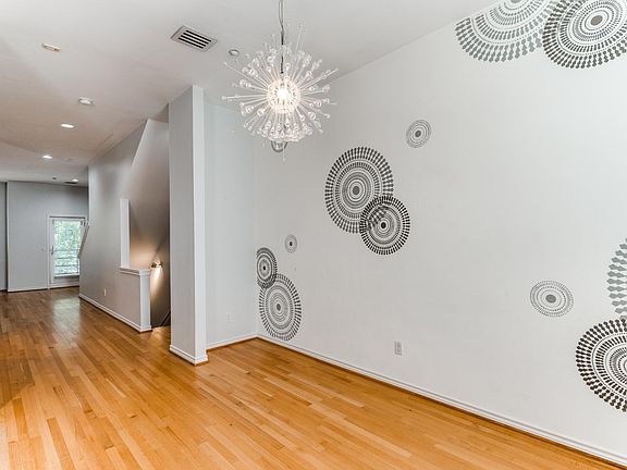 4th image of 4330 McKinney Ave APT 21