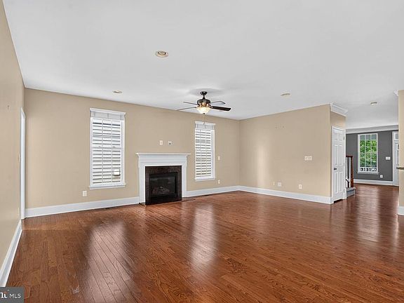 4th image of 42538 Neighborly Ln