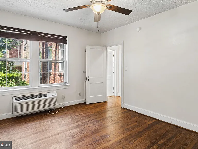715 S Washington St #C11 — Photo 13