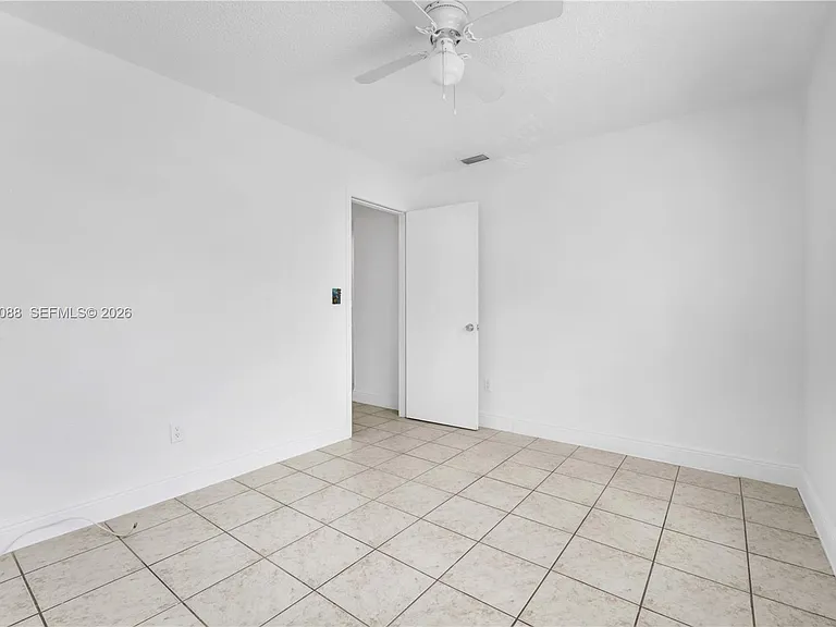 1305 W 53rd St #420 — Photo 13