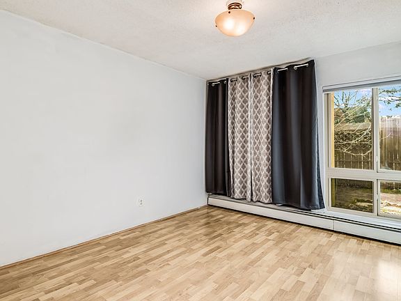 2nd image of 155 Calle Ojo Feliz Unit B