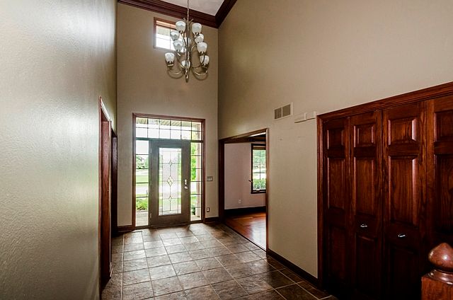 1st image of 307 Castle Wynd Dr
