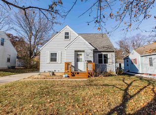 2106 W 7th St, Waterloo, IA 50702