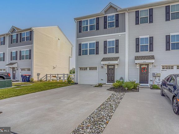 4th image of 435 Sitka Spruce Ln