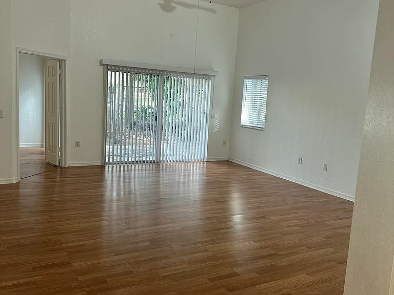 220 Crestwood Cir #106 — Photo 25