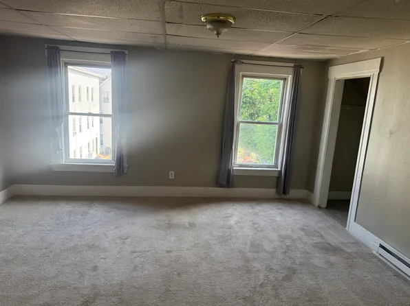 201 Auburn St #3, Manchester, NH 03103