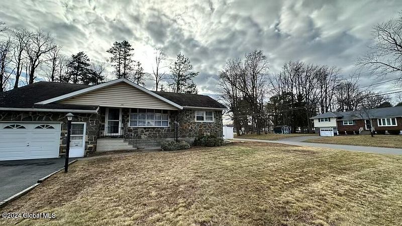 4th image of 145 E Palmer Avenue