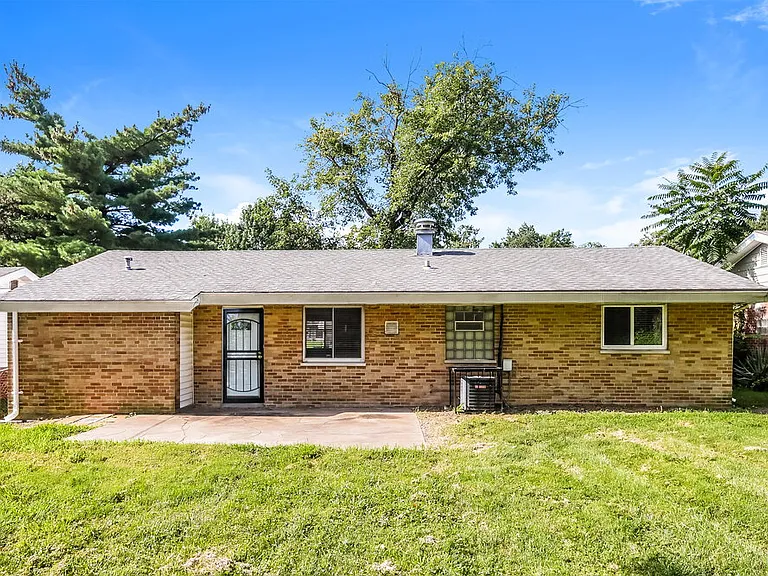933 Lebon Dr — Photo 16