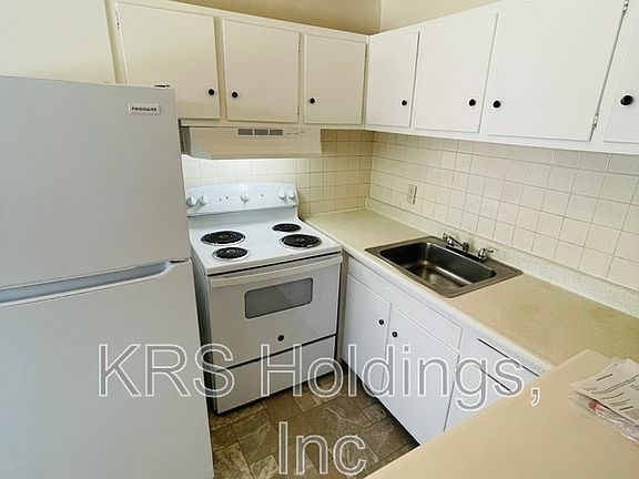 5th image of 938 W Ocean View Ave #14