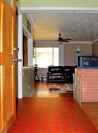 2nd image of 1121 Douglas Dr