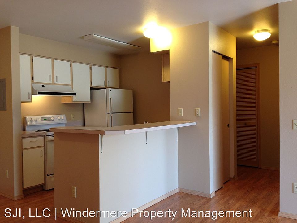 2nd image of 15 Malcom St APT 101