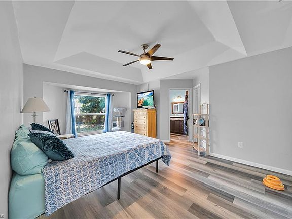 5th image of 18249 Linden RD