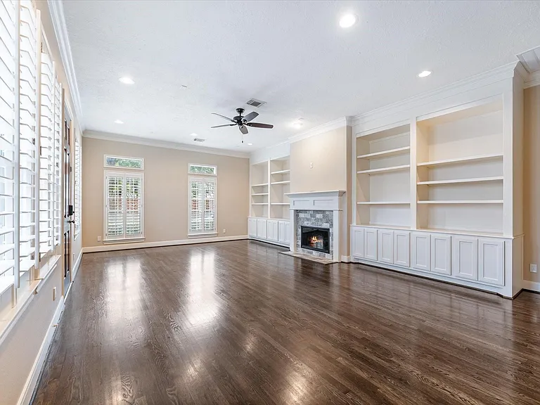 447 N Gate Stone — Photo 2