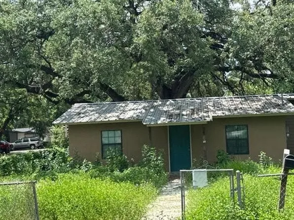 717 Juarez St, Uvalde, TX 78801