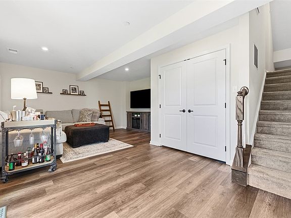3rd image of 7402 Chestnut Way