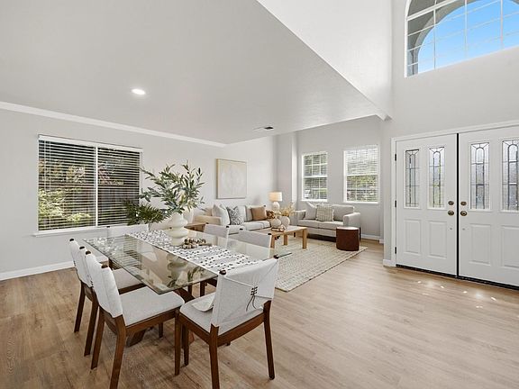 3rd image of 1371 Peregrine Dr