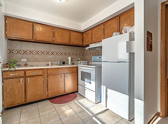 4th image of 2323 W 119th St #4