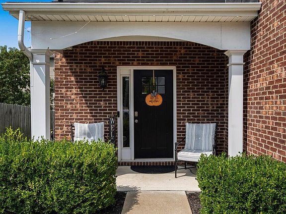 3rd image of 4707 Larkhill Ln
