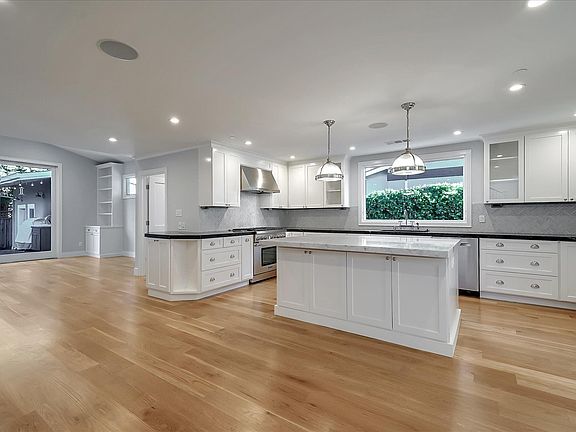 5th image of 1005 Orange Ave