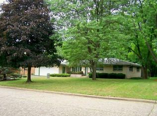 1812 Arrowhead Dr, Beloit, WI 53511