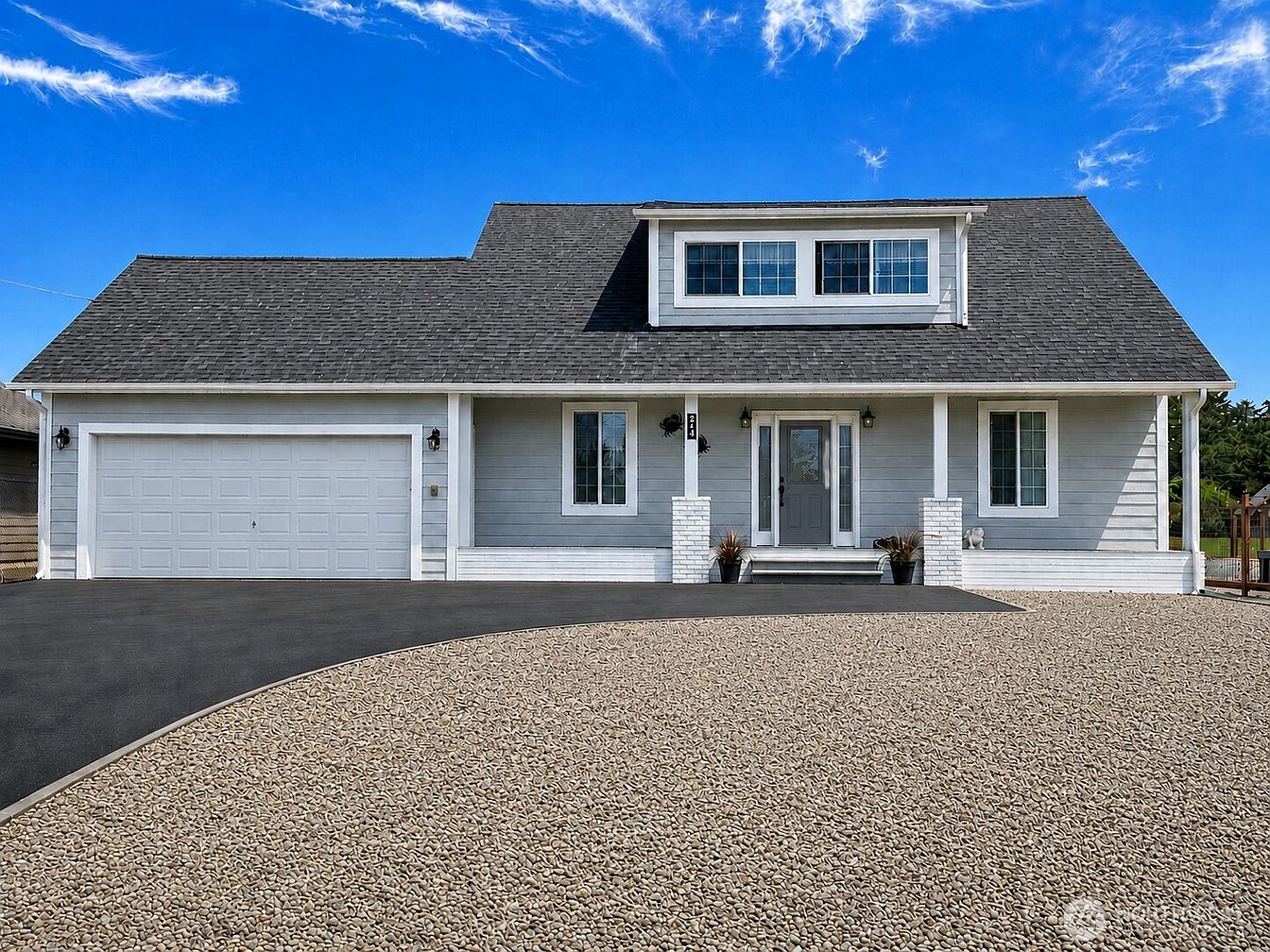 1st image of 214 Canal Drive NE