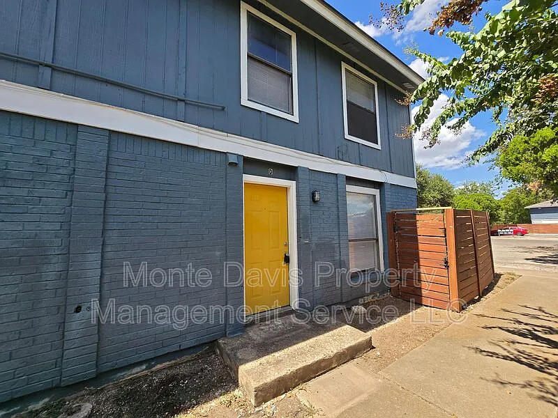 2 bed, 1.5 bath, 861 sqft, $1,250 — Photo 3