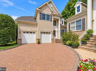 25 Brittany Ct, Atlantic Highlands, NJ 07716