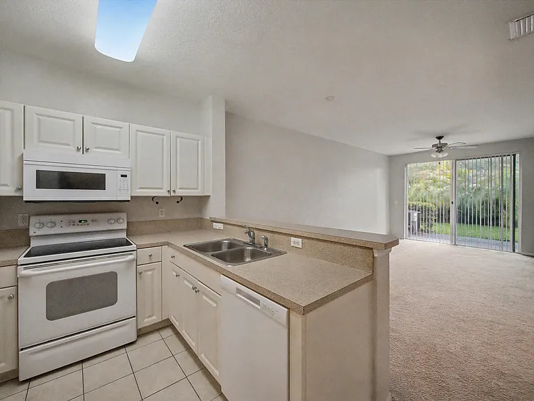3425 Sonoma Dr — Photo 2