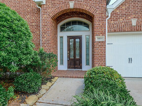 3rd image of 5611 Plum Point Ct
