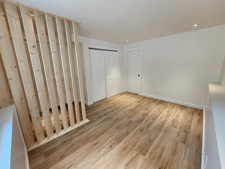 1077 Skyline Dr — Photo 3