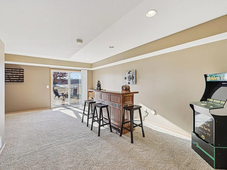 8451 Jonquil Ln N — Photo 10