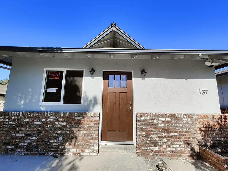 137 Taft Ave #B — Photo 1