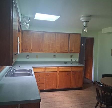 4th image of 587 E Pittsburgh St